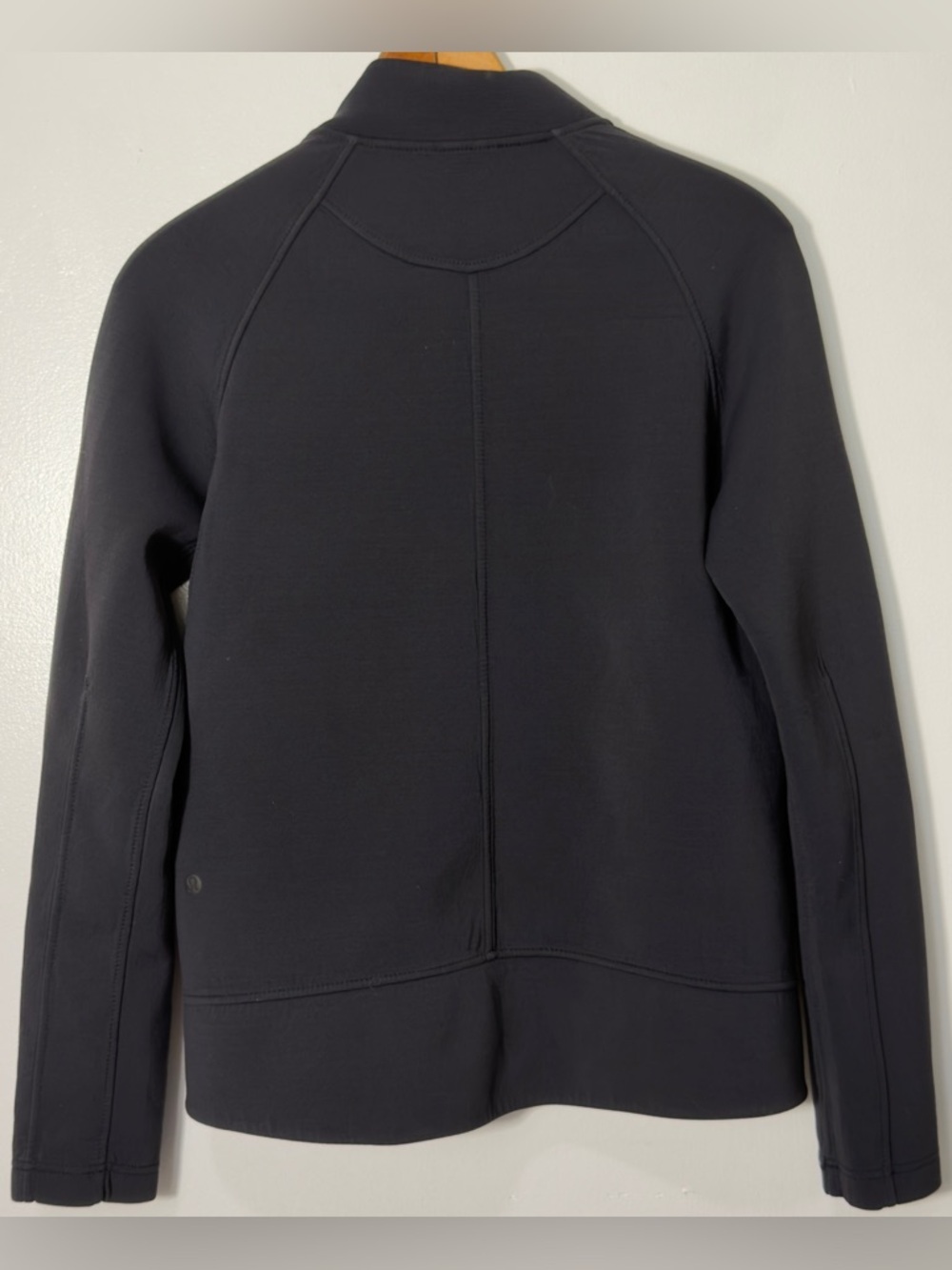 Lululemon Embrace The Space Jacket
Size 4 Black Relaxed Thermo
Regulating - Picture 11 of 12